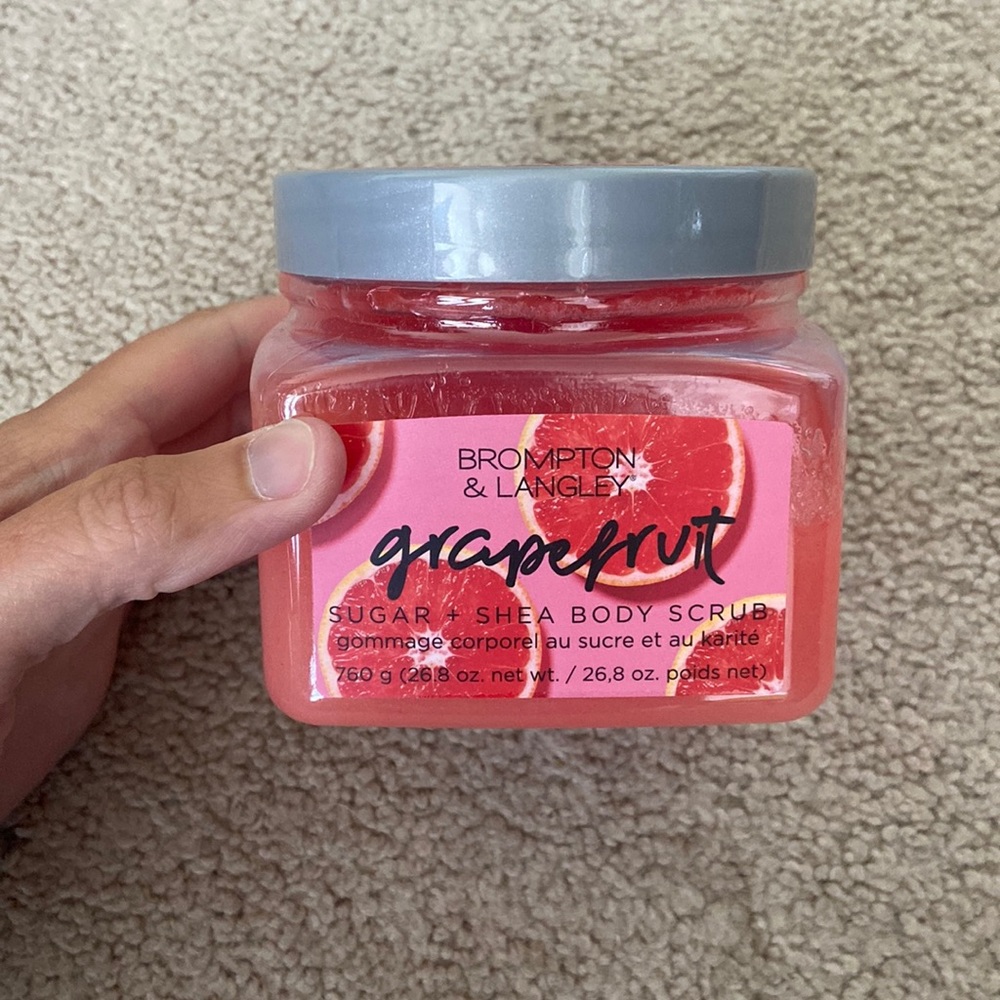 Sugar and shea body scrub